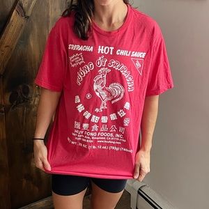 Men’s (but can be unisex) sriracha tee